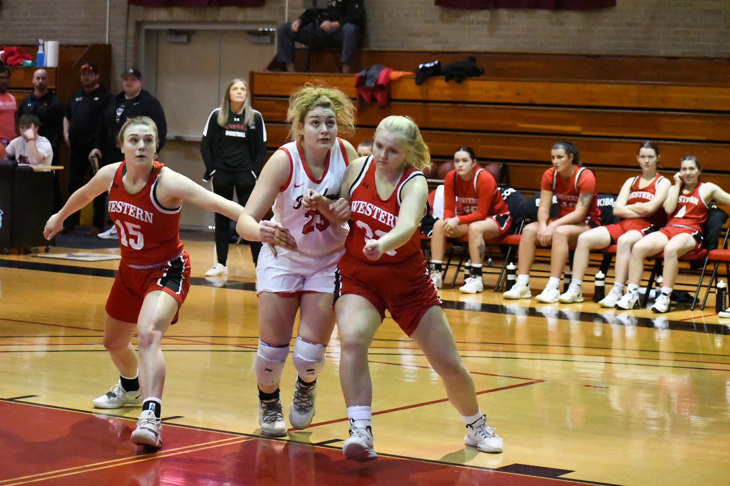 WBB Continues Streak with 100-34 Win Over Central Lakes